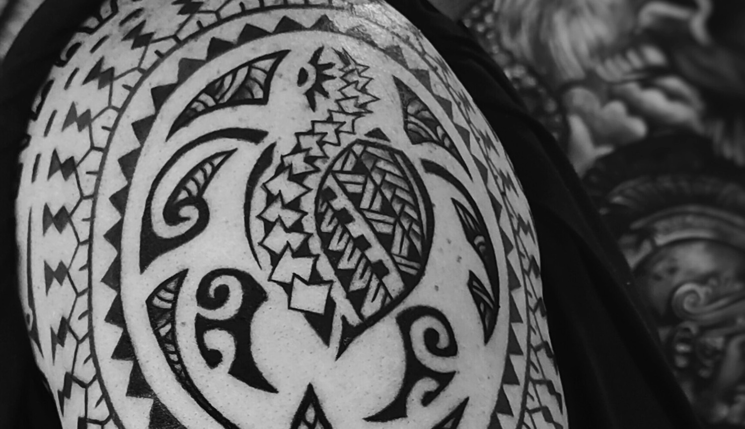 Brazo entero tatuado samoano