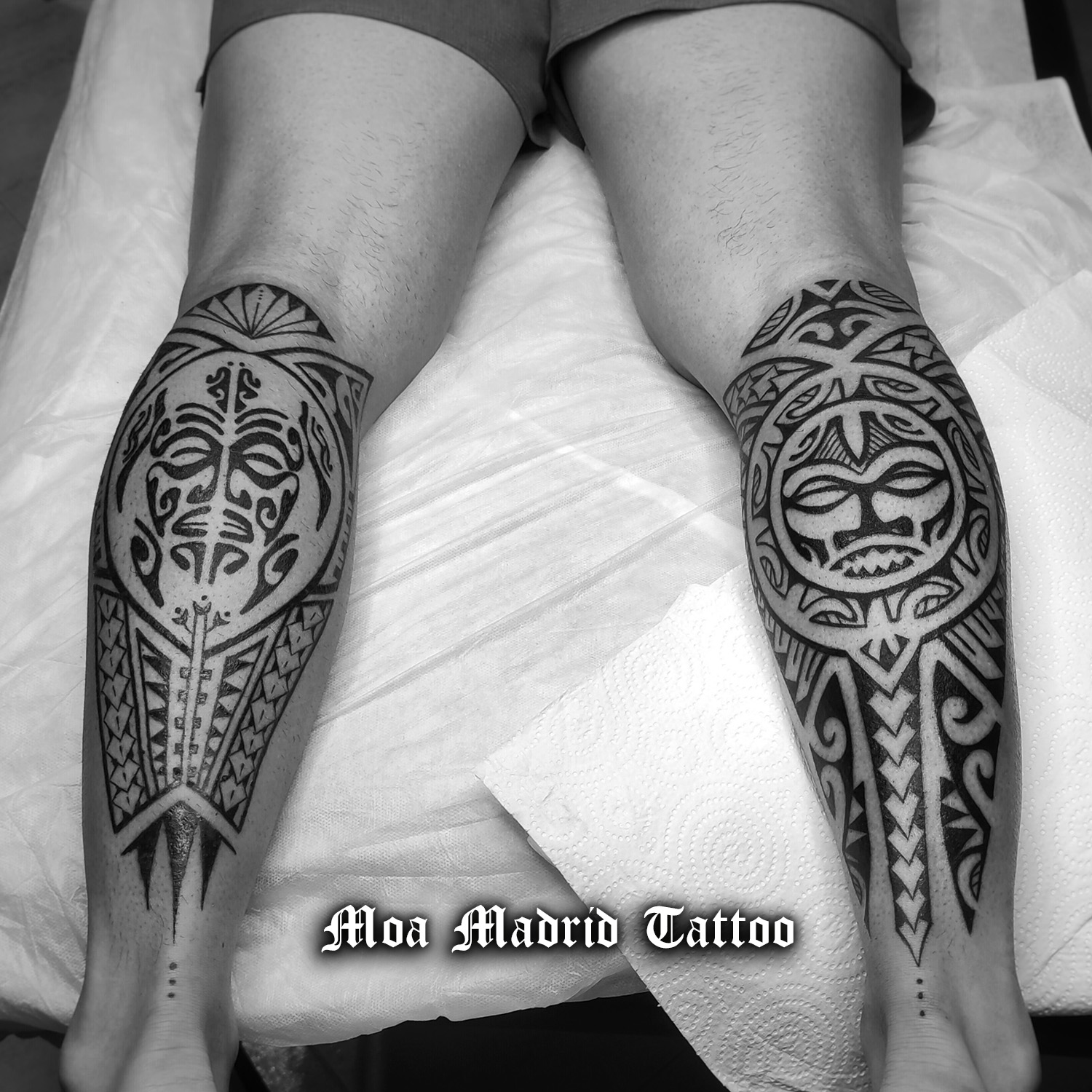 Tatuajes maoríes de tortuga y sol